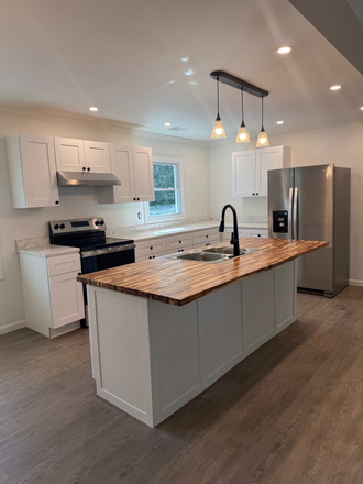 Kitchen - New Fully Renovated Triplex | 2 Bdrm | 2 Bth | Office in Decatur | Eastlake | Oakhurst Area Triplex