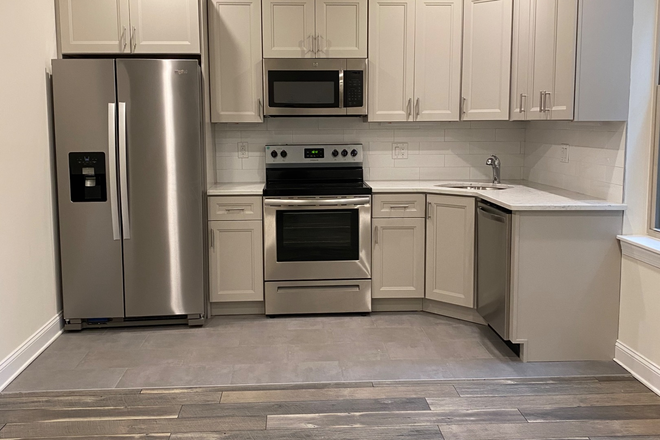Kitchen - 3BED/3BATH apartment in West Powelton!!