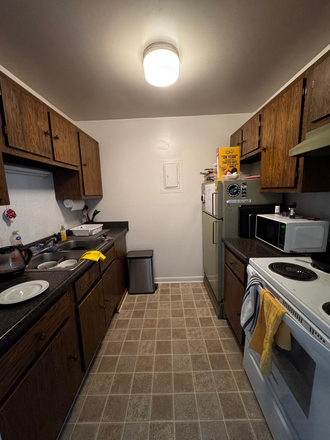 Kitchen - Jefferson Appartments Furnished, close to campus