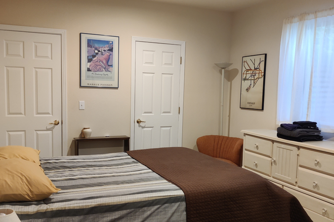 Bedroom  Queen bed - Student rental: Dayton Triangle Denver - 1st quarter 2025 Special rate