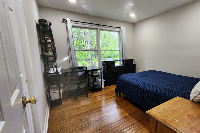 Bedroom - Furnished room w/private bath-Province Line Rd-Princeton Apartments