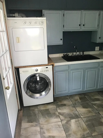 Washer and Dryer - Spacious 4-Bedroom Home Near Eastern Connecticut State University