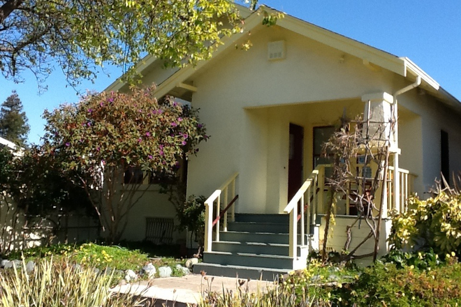 Poet's Corner Bungalow - Charming Poet’s Corner Bungalow House