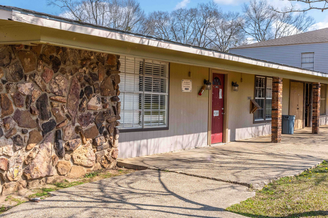 Photo - Royal Oaks Apartment Homes