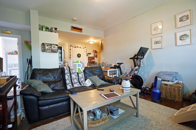1 - SEPT 2025-Gorgeous St. Mary's 1 bed. 1 Parking spot & H/HW inc. NO BROKER FEE!