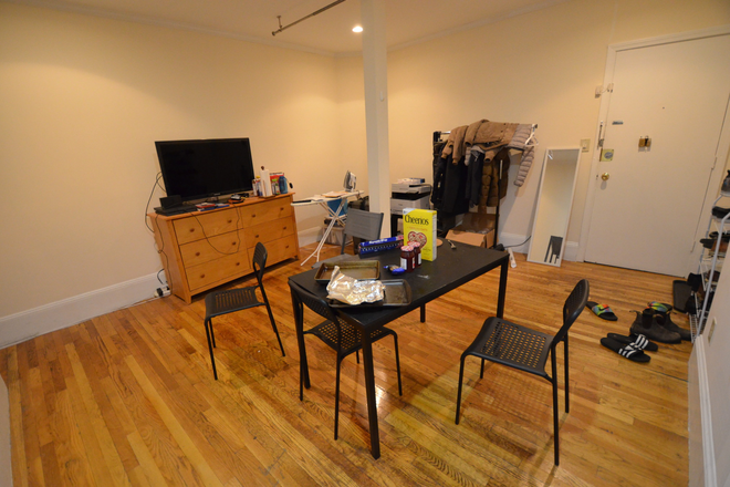 Living room - Cozy & Spacious 2 Bed / 1 Bath on 409 Marlborough St — Avail 9/1/26 · Text/Call 385-722-7303 Apartments
