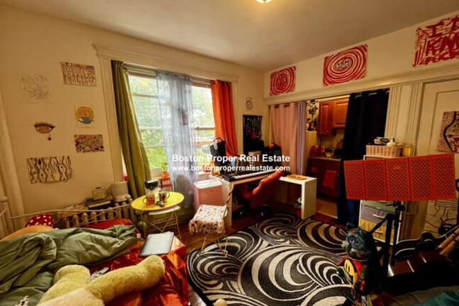 TENANT STYLE 1 - Right by Berklee, Back Bay and Symphony *NO BROKER FEES Condo