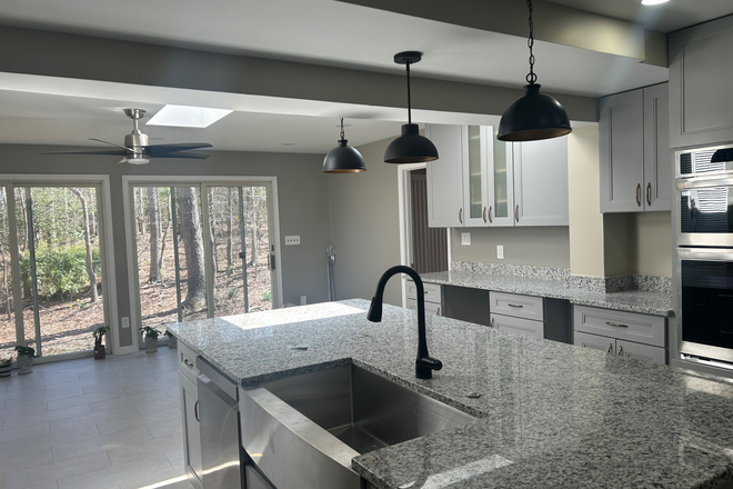 Kitchen - College Park Retreat, Bright, airy, Spacious, woods House