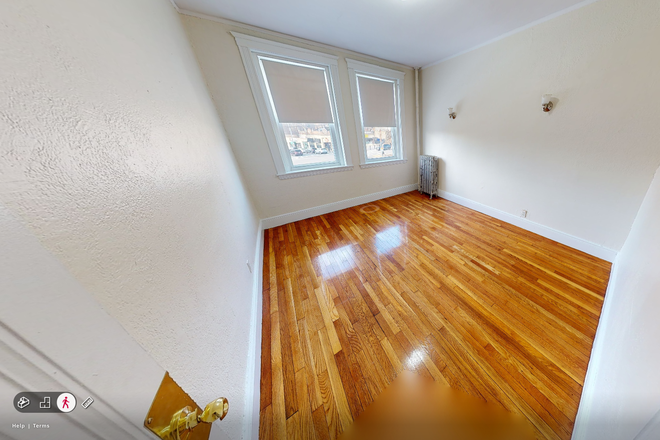 Visit hubrealtyproperties.com - Light and bright, front facing corner unit  2 bedroom split, with newly updated kitchen Apartments