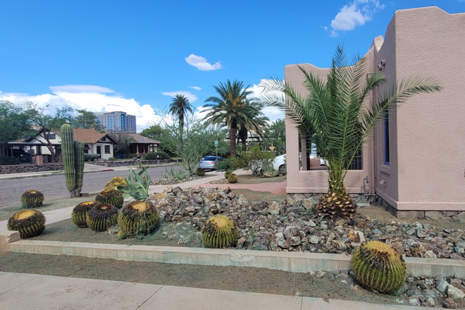 Front of house - AVAILABLE FOR 2027-2028 - 1 Block to UofA Main Gate & Shops! Modern Santa Fe 4Br 2Ba House