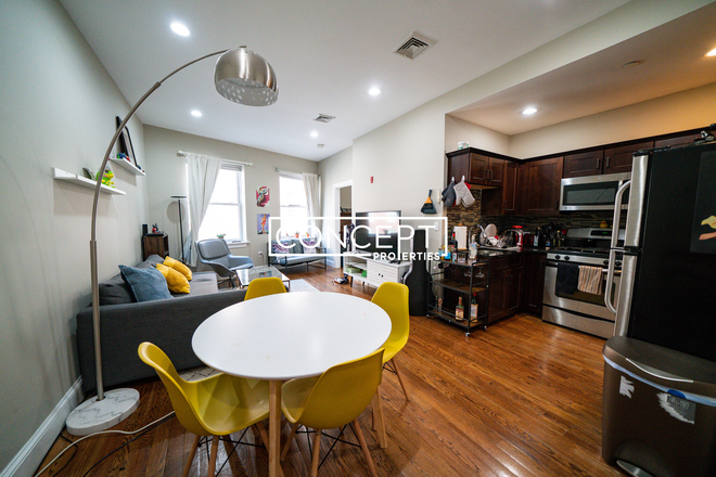 493 Commonwealth ave #6 - [July 1st or Sept 1st move-in] Gorgeous 3 beds/2baths in the heart of Kenmore Sq.