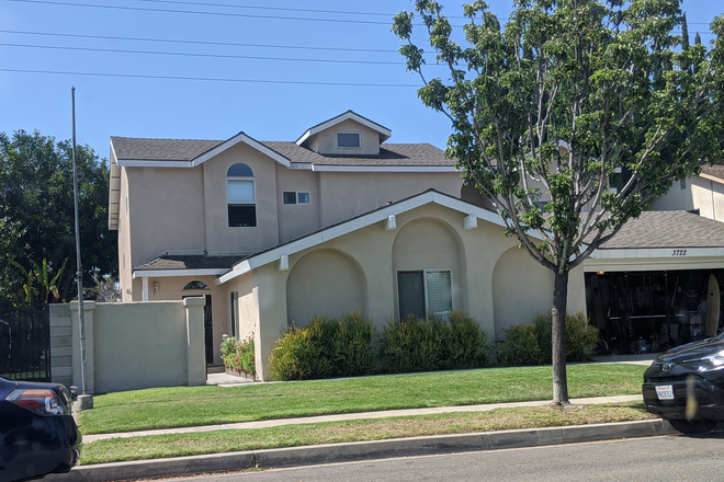 Front Street View - Room for Rent - House Close to Campus