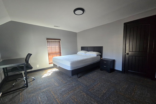 Bedroom - UT undergrad looking for roommates for fully furnished 4 bdrm house. Still available for Fall 2025!