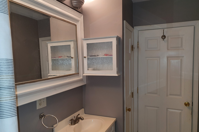 Full bathroom - Furnished Beautiful Room for Rent |  3-Bed, 1 1/2-Bath | in Fort Hill / Mission Hill / Boston Apartments