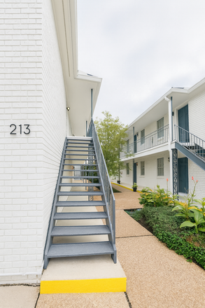 Exterior - 213 State Street - Why rent a room when you can rent an apartment?