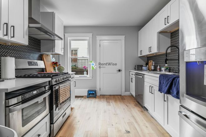 1 - Gorgeous 5 Bed 2 Bath | Laundry in Unit | No Broker Fee's Apartments