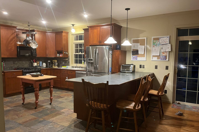 Kitchen - 4 BR, 3 BA Home in popular Richmond, 20 min from UVM
