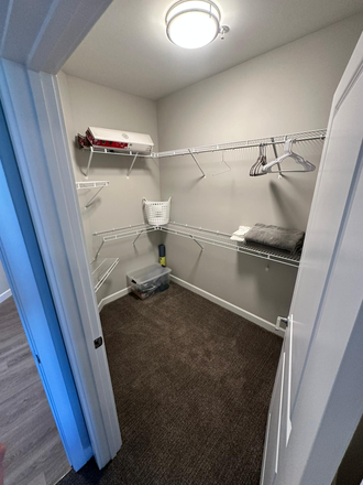 Spacious Private Closet - 1 Bedroom in 3Bd/Br Apartment At The Vue Next To CRC