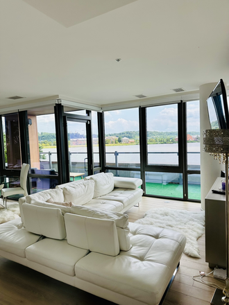Living Room - Luxury Waterfront Condo to Share