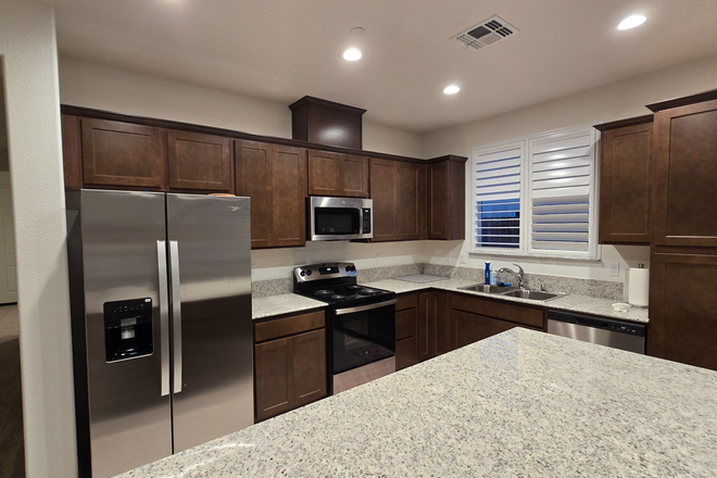 Shared Kitchen - 1 Bed 1 Bath House near UC Merced