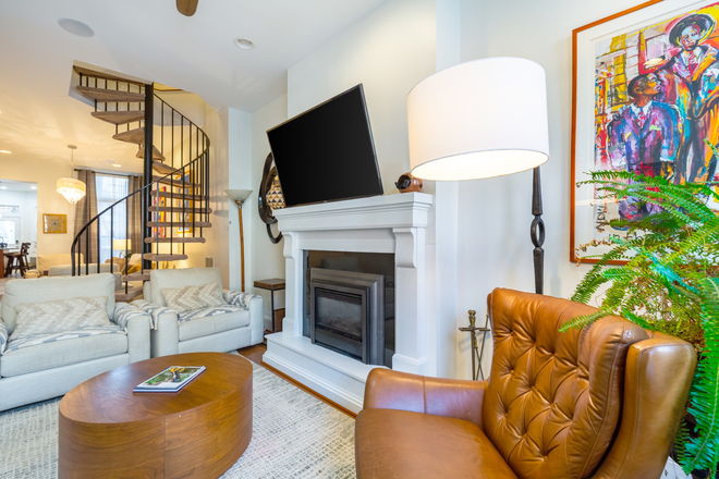 Fireplace - Stunning 3 Level Home/ Gym/Decks/Parking