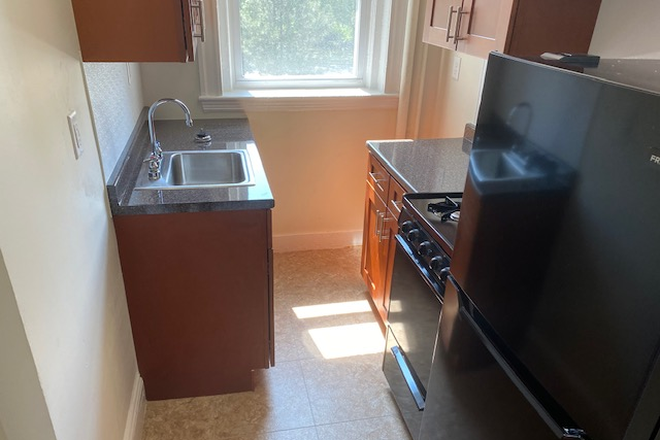 Call NOW for showings! 617-236-8550 - BOYLSTON ST - *NO FEE* CUTE & COZY SUN FILLED STUDIO AVAIL *9/1/2026* W/ H&HW INC, LNDRY IN BLDNG! Apartments