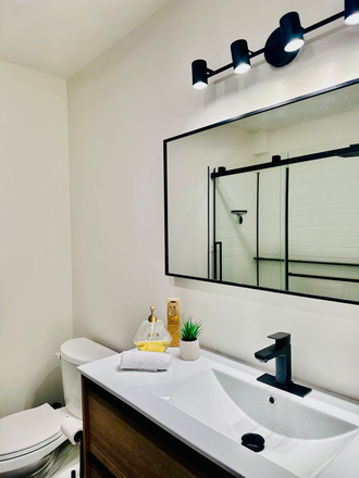 Bathroom (2ppl) - Boutique Student Residence | 2-Min Walk to UTSC | Furnished & All-Inclusive Townhome