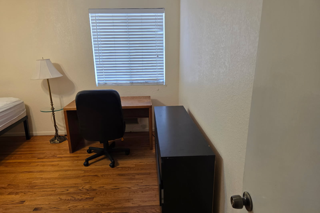 Bedroom - PRIVATE FURNISHED BEDROOM W/SHARED BATH AVAILABLE WALKING DISTANCE TO UCR