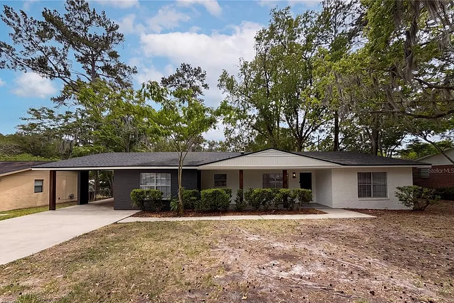 Exterior - 3Beds/2Baths For Rent in a Spacious, FULLY RENOVATED & FURNISHED 4/3 House Very Close to UF/Shands