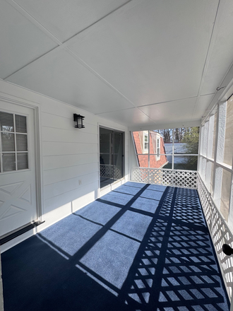 Private Screened Porch with new carpet and paint - Spacious bright beautiful clean condo with gas and water included