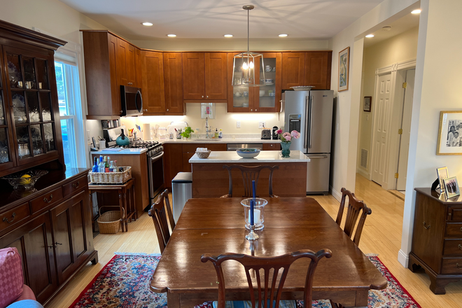 Dining Room/Kitchen - Sunlit Pristine One Bedroom Apartment/Office/Deck in Kendall Square