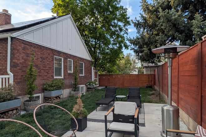Side yard - 2 bedrooms in a house close to campus and Liberty Park