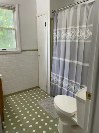 Bathroom - Cheerful 1-bedroom w/free parking on-premises close to UMD campus House