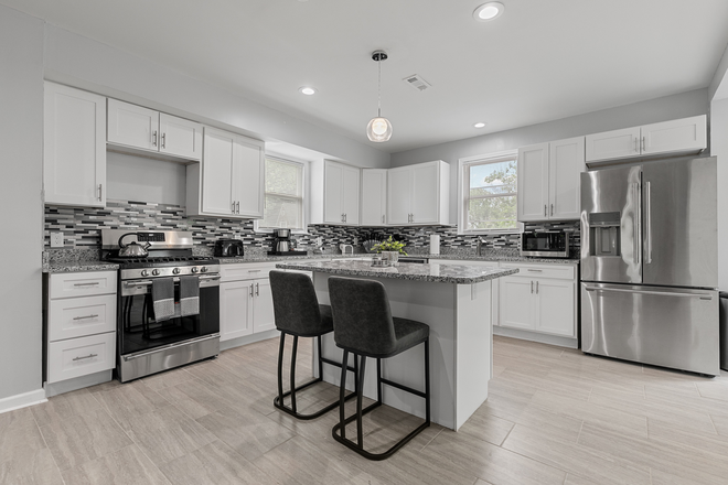 Kitchen - Luxury Stay in Baltimore Maryland House