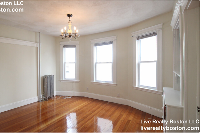 - - NO Broker Fee!! Close to Campus! 3 bed 1 bath w/ Laundry & Parking Apartments