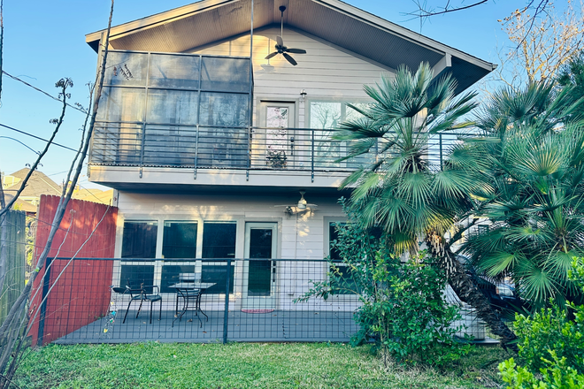 View of entrance (upstairs unit is occupied by two female TSU students) - Cozy Studio Sublease Apartments