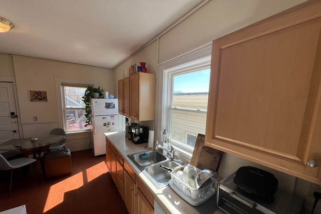 kitchen - **NO BROKERS FEE!!* Bright&Sunny 4 Bed / 1 Bath w/ LAUNDRY IN UNIT!! Avail. 9/1/26!! Apartments