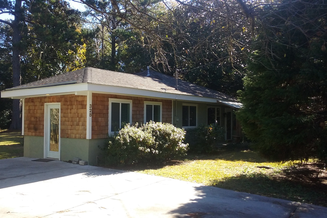 Cool House - Cute 2br/1ba home w/ large private yard
