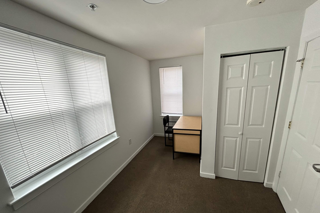 Bedroom - South Campus Commons 3 Summer Sublease Apartments