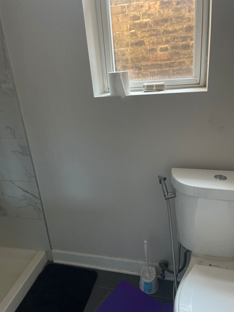 Private Bathroom - Fully-furnished room with private bathroom near Taylor Street Apartments
