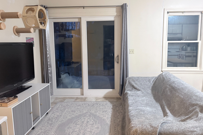 common area - $900/month Individual Bedroom in 4 Bedroom Apartment