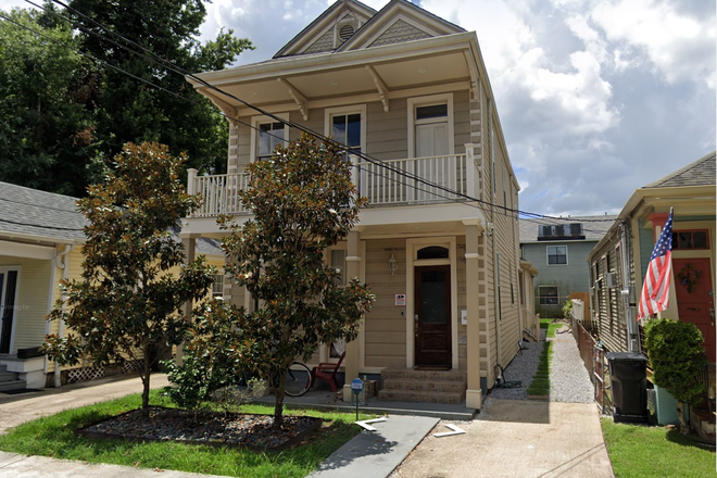 Main House street view - 7-minute walk to Tulane and Loyola - Charming House with Cottage for 5