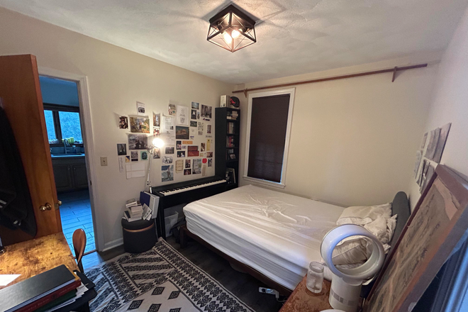 Bedroom - Join a beautiful 3-bed apartment right next to Harvard Law School