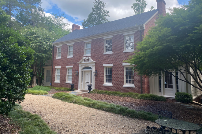 703 East Franklin Street-  great location - Walk2UNC! Furnished Apt for Male Grad School/Law Student!