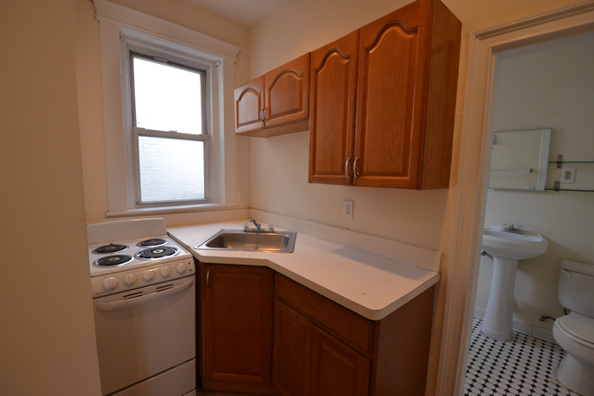 Kitchen - AWESOME SUNNY & COZY 1 BED SPLIT ON HEMENWAY ST FOR 9/1 Apartments