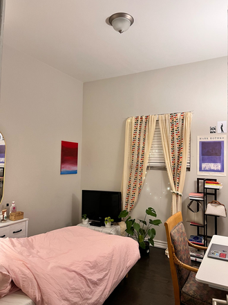 Private bedroom in a 3-bed 1-bath apartment - A private bedroom in a 3-bed 1-bath apartment unit