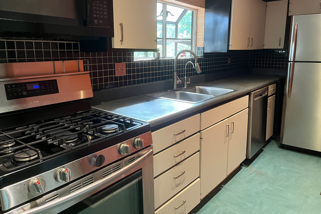 Kitchen - Close to Nature and MARTA, plus private swimming pool