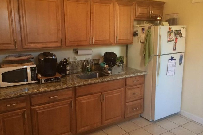 Call NOW for showings! 617-236-8550 - HARVARD STREET - AWESOME CAMBRIDGE 2 BED SPLIT W/ LAUNDRY ON SITE! *AVAIL NOW!* Apartments