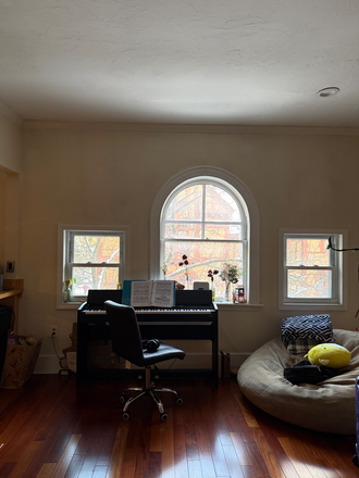 living room - 5 min walk to Berklee College of Music