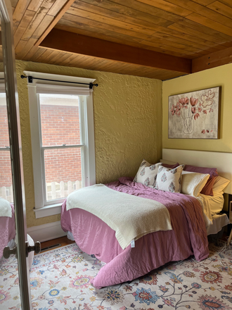 Bedroom for rent - Beautiful house close to campus
